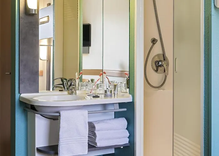 Hotel Ibis Budget Ost 3*